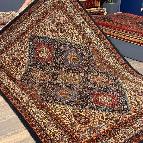 فرش دستباف قشقایی 6 متری نیلی نقشه هفت‌حوض عشایری