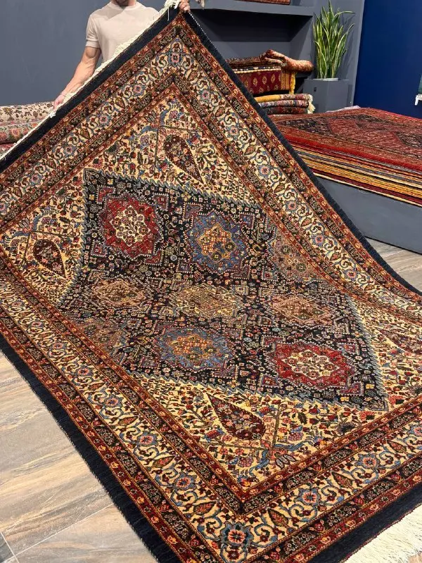 فرش دستباف قشقایی 6 متری نیلی نقشه هفت‌حوض عشایری