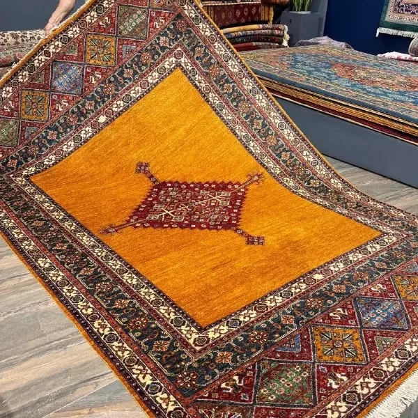 فرش دستریس طلایی