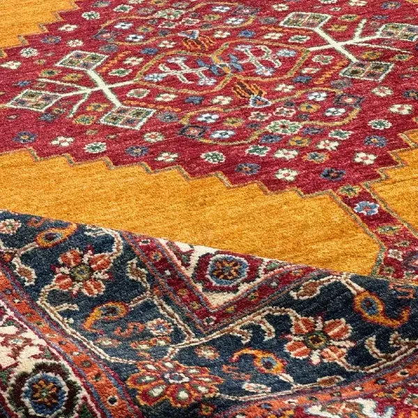 فرش دستریس طلایی تک ترنج