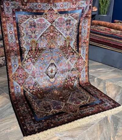 پرده ای ابریشمی امضادار