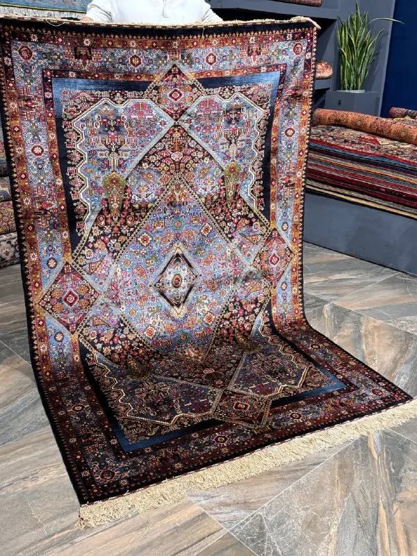 پرده ای ابریشمی امضادار