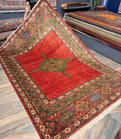 فرش دستباف قشقایی لاکی