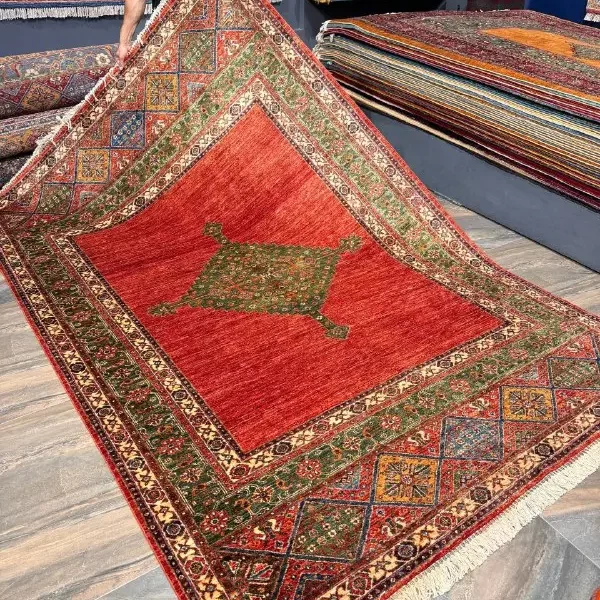 فرش دستباف قشقایی لاکی