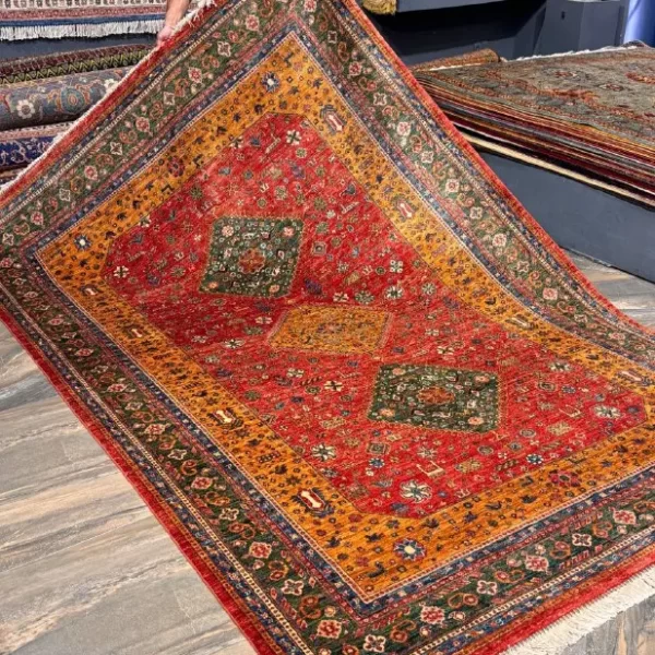 فرش قشقایی سه ترنج لاکی