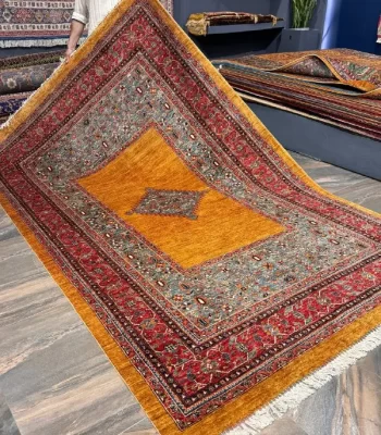 فرش ترنج قشقایی طلایی